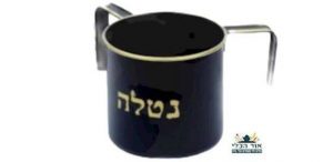נטלה שחור עם כיתוב זהב כלי מטבח